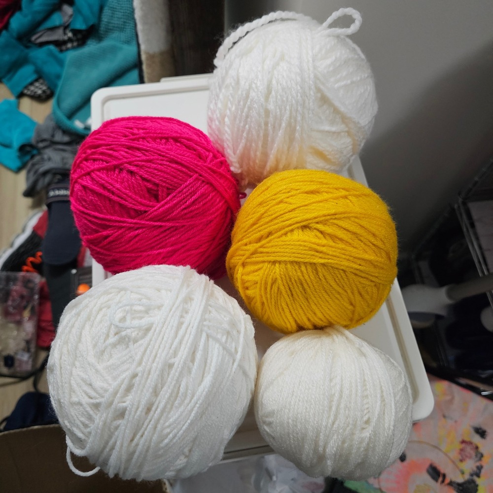 Assorted Yarn Lot 5 Skeins Hot Pink Mustard Yellow White Acrylic Craft Knitting - Picture 1 of 1